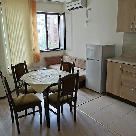 דירה Apartament Izgrev בורגאס